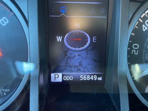 Used 2019 Toyota Tacoma TRD Sport w/ TRD Premium Sport Package RWD image 31