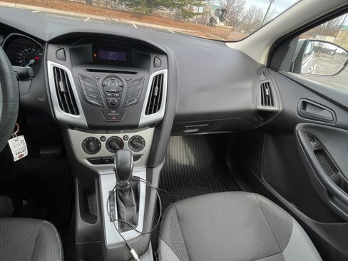 Used 2012 Ford Focus SE w/ SE Winter Pkg image 17