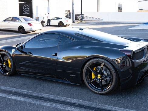 Used 2011 Ferrari 458 Italia Coupe image 6