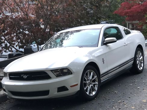 Used 2010 Ford Mustang Premium image 11