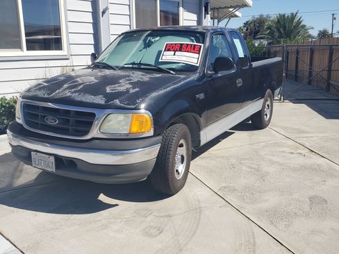 Used 2004 Ford F150 XLT image 1