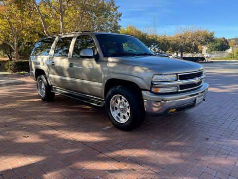 Used 2001 Chevrolet Suburban 2500 LT w/ LT Preferred Equipment Group image 1