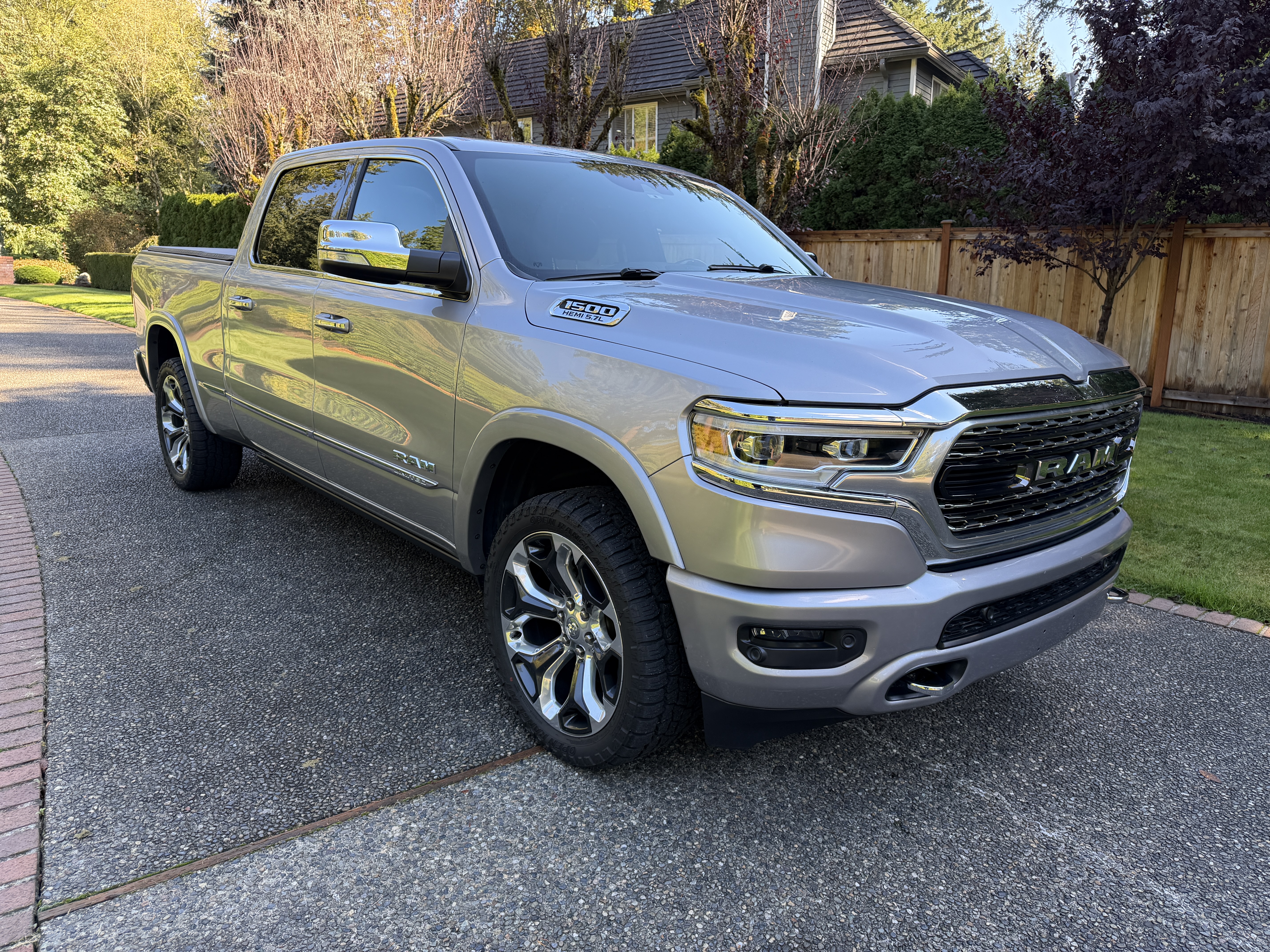 Used 2019 RAM 1500 Limited AWD/4WD image 2