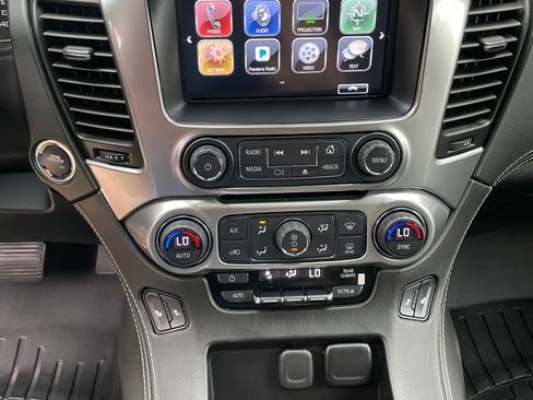 Used 2017 Chevrolet Suburban LT image 22