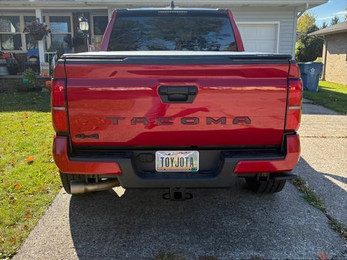 Used 2024 Toyota Tacoma SR5 image 8