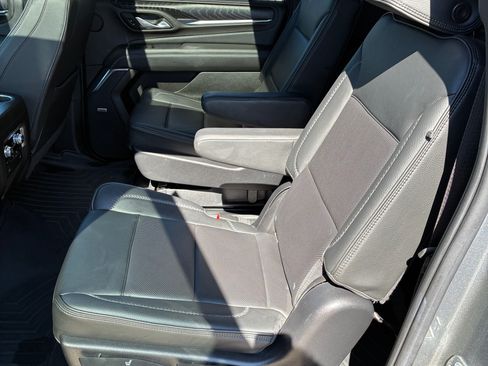 Used 2022 GMC Yukon XL Denali w/ Advanced Technology Package image 11