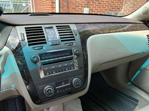 Used 2008 Cadillac DTS FWD image 4