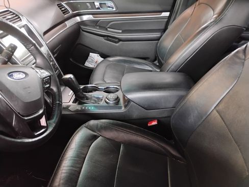 Used 2017 Ford Explorer Limited image 6