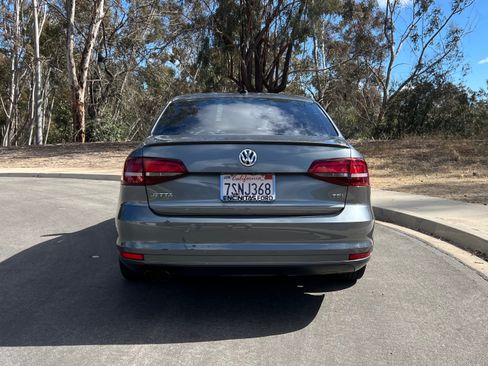 Used 2016 Volkswagen Jetta Sport FWD image 18