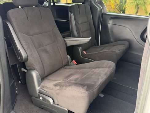 Used 2014 Dodge Grand Caravan SE image 8