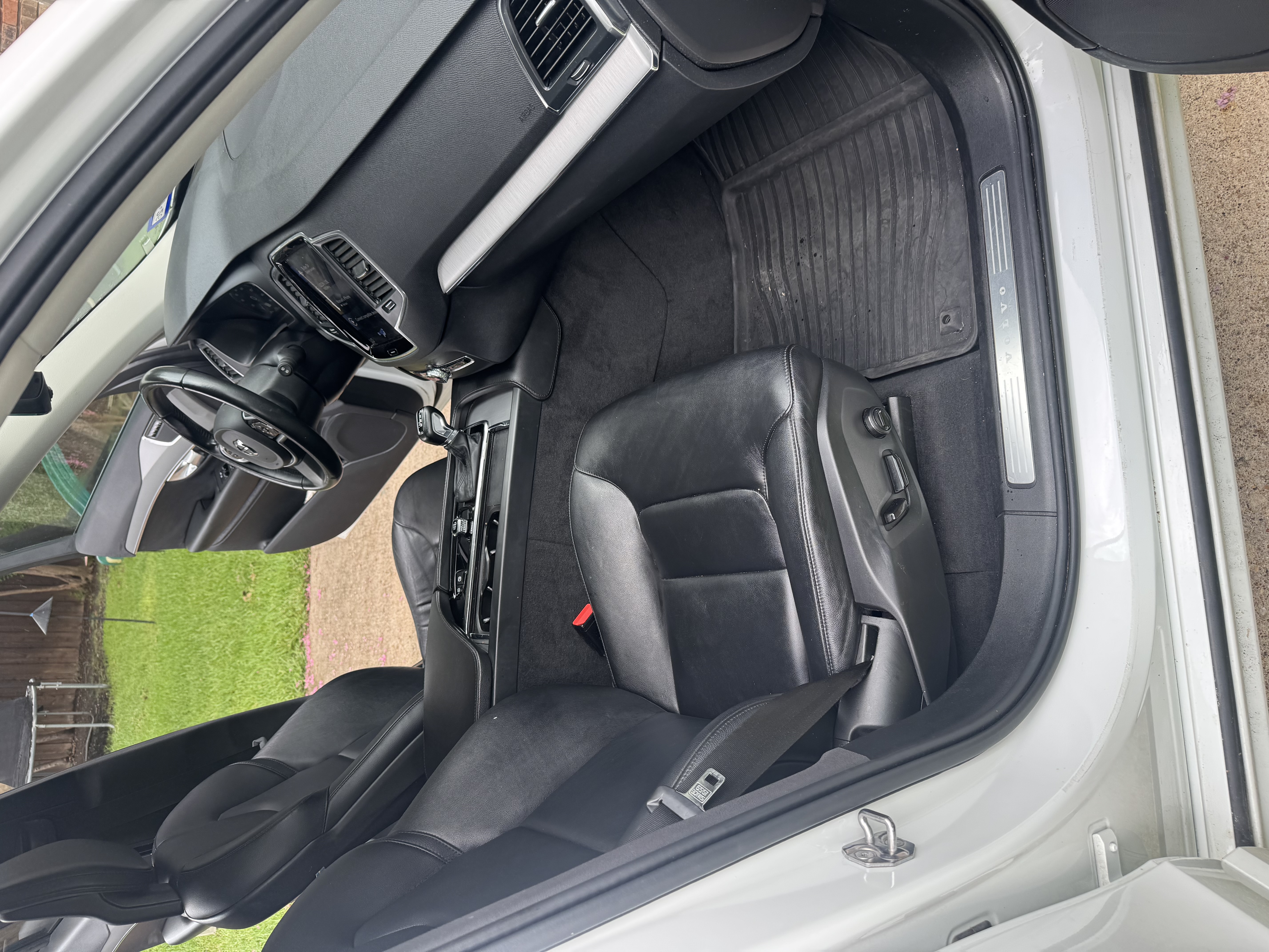 Used 2022 Volvo XC90 T5 Momentum FWD image 2