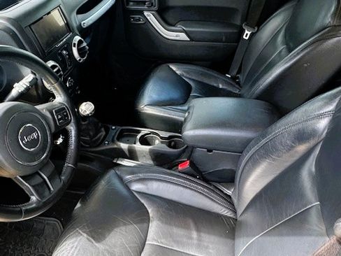 Used 2014 Jeep Wrangler Unlimited Sahara w/ Connectivity Group image 10