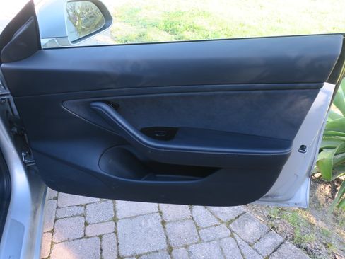 Used 2018 Tesla Model 3 Long Range image 15