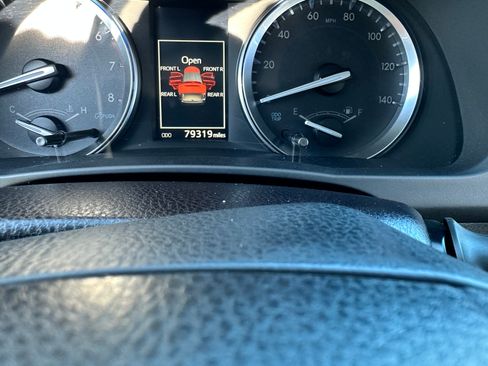 Used 2016 Toyota Highlander XLE image 22