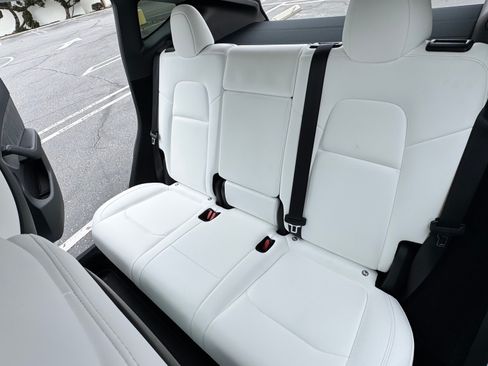 Used 2024 Tesla Model Y Long Range RWD image 16