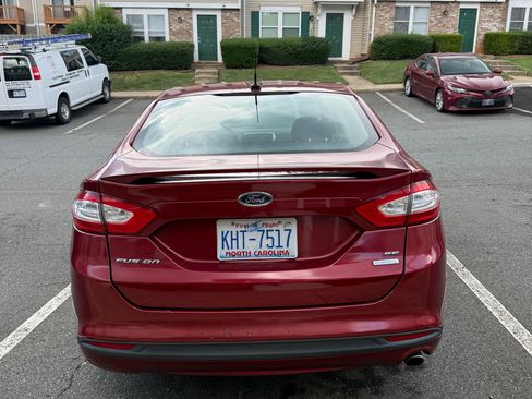 Used 2014 Ford Fusion SE w/ Equipment Group 201A FWD image 2