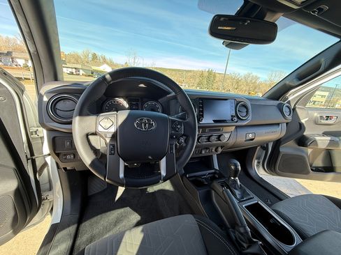 Used 2023 Toyota Tacoma TRD Off-Road image 11