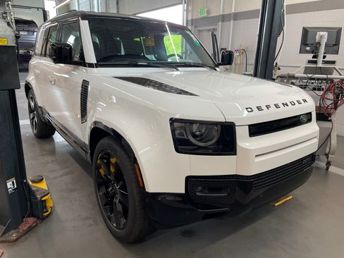 Used 2023 Land Rover Defender 110 X-Dynamic SE image 2