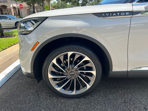 Used 2021 Lincoln Aviator Reserve w/ Equipment Group 201A AWD/4WD image 14