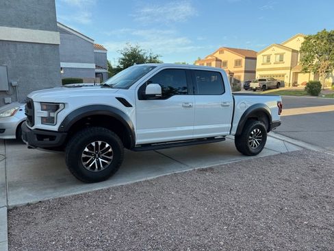 Used 2019 Ford F150 Raptor w/ Equipment Group 802A Luxury AWD/4WD image 7
