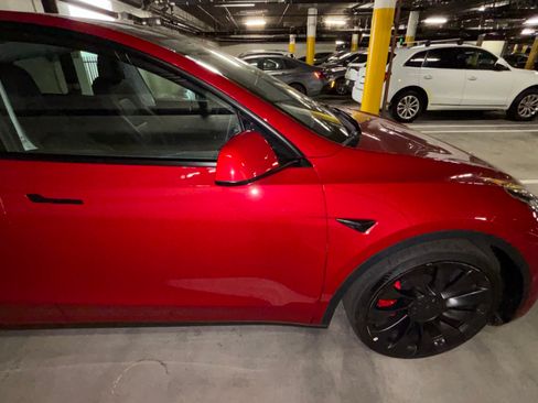 Used 2022 Tesla Model Y Performance AWD/4WD image 9