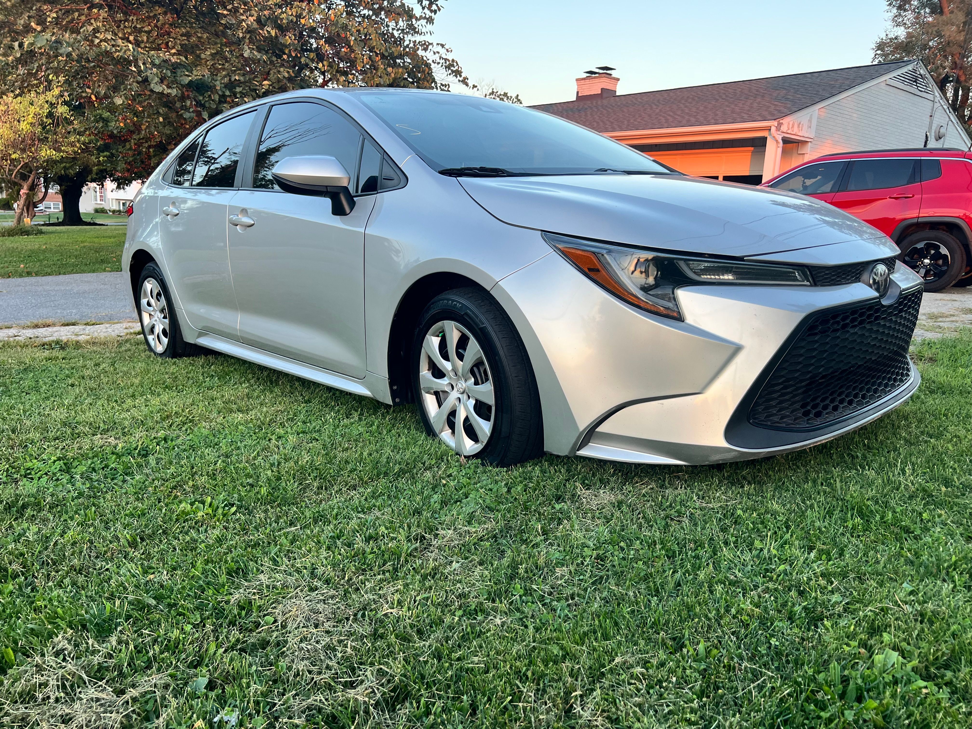 Used 2020 Toyota Corolla LE FWD image 1