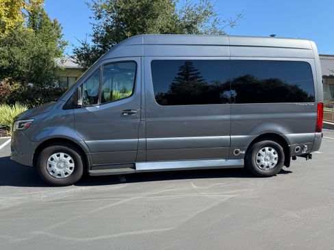 Used 2022 Mercedes-Benz Sprinter 2500 image 4