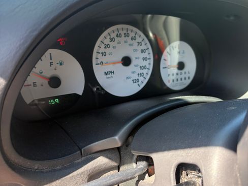Used 2007 Chrysler Town & Country FWD image 2