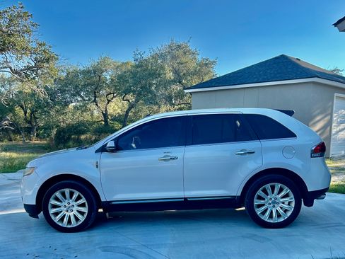 Used 2013 Lincoln MKX AWD image 2