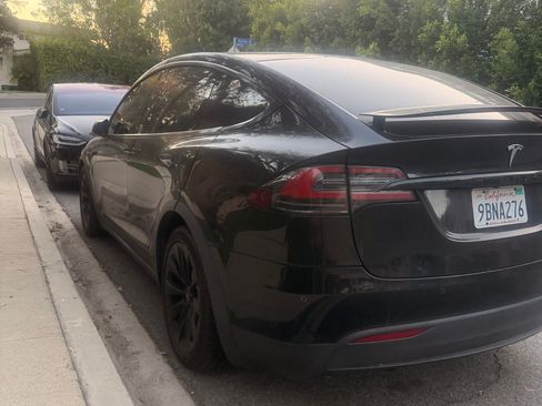 Used 2018 Tesla Model X 75D image 4