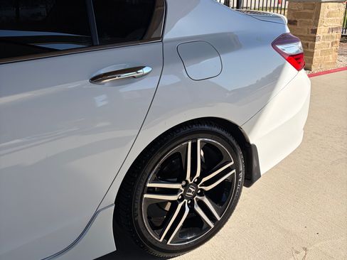 Used 2016 Honda Accord Sport image 13