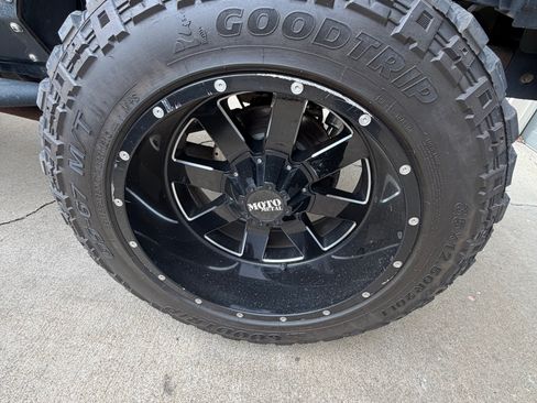 Used 2011 Jeep Wrangler Unlimited Rubicon w/ Dual Top Group image 23