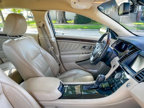 Used 2013 Ford Taurus Limited FWD image 17