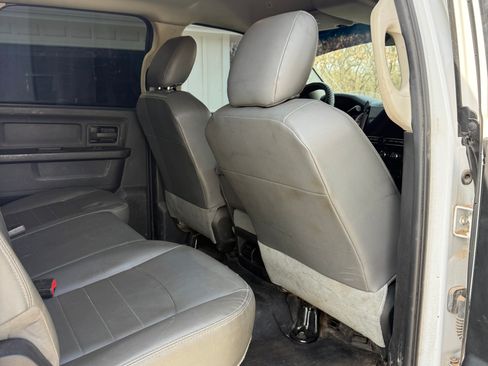 Used 2018 RAM 3500 Tradesman w/ Chrome Appearance Group image 8