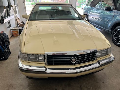 Used 1993 Cadillac Eldorado FWD image 2