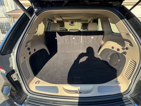 Used 2018 Jeep Grand Cherokee Limited w/ Luxury Group II image 6