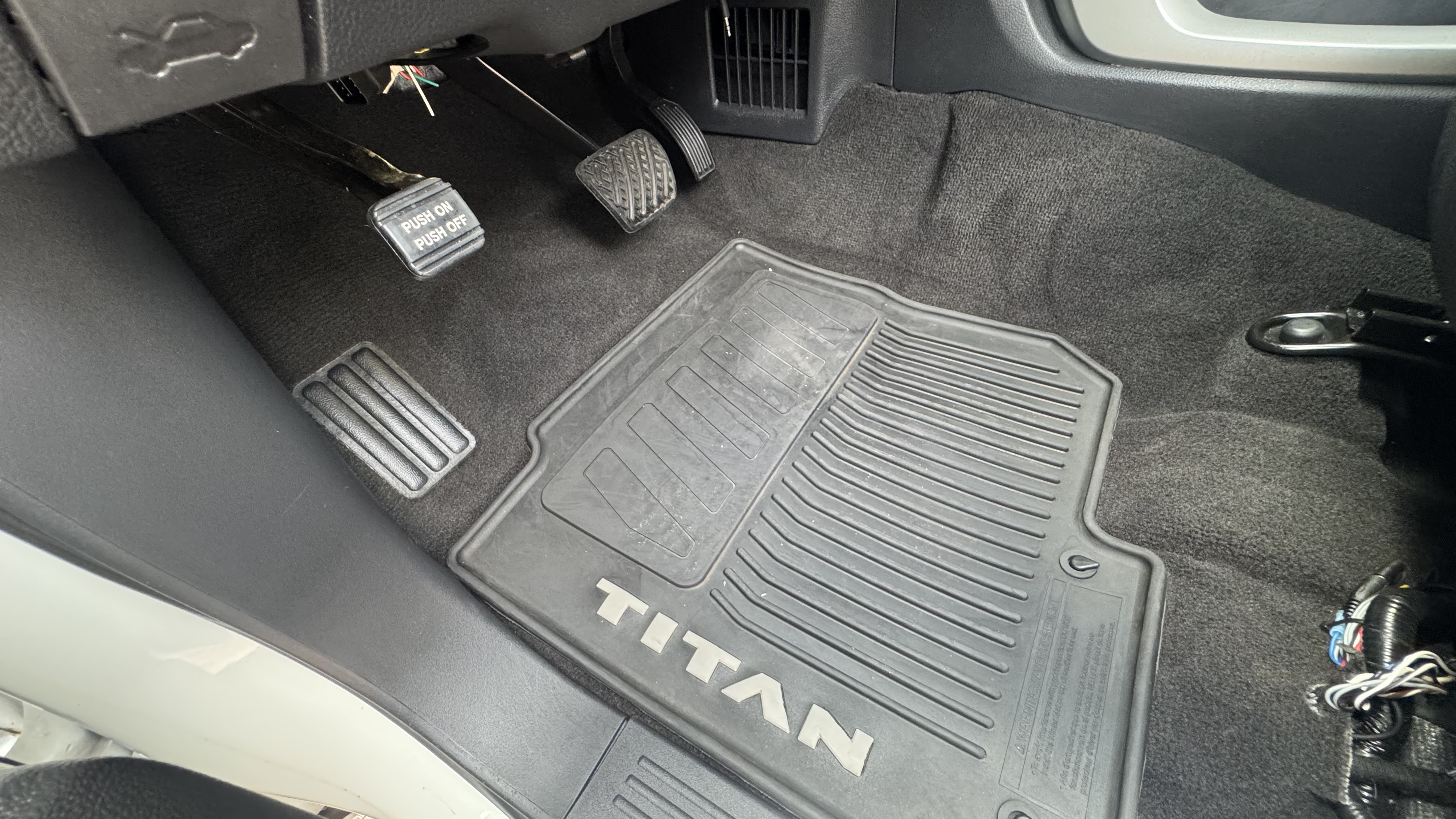 Used 2020 Nissan Titan SL w/ Moonroof Package AWD/4WD image 27