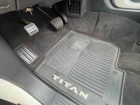 Used 2020 Nissan Titan SL w/ Moonroof Package AWD/4WD image 27