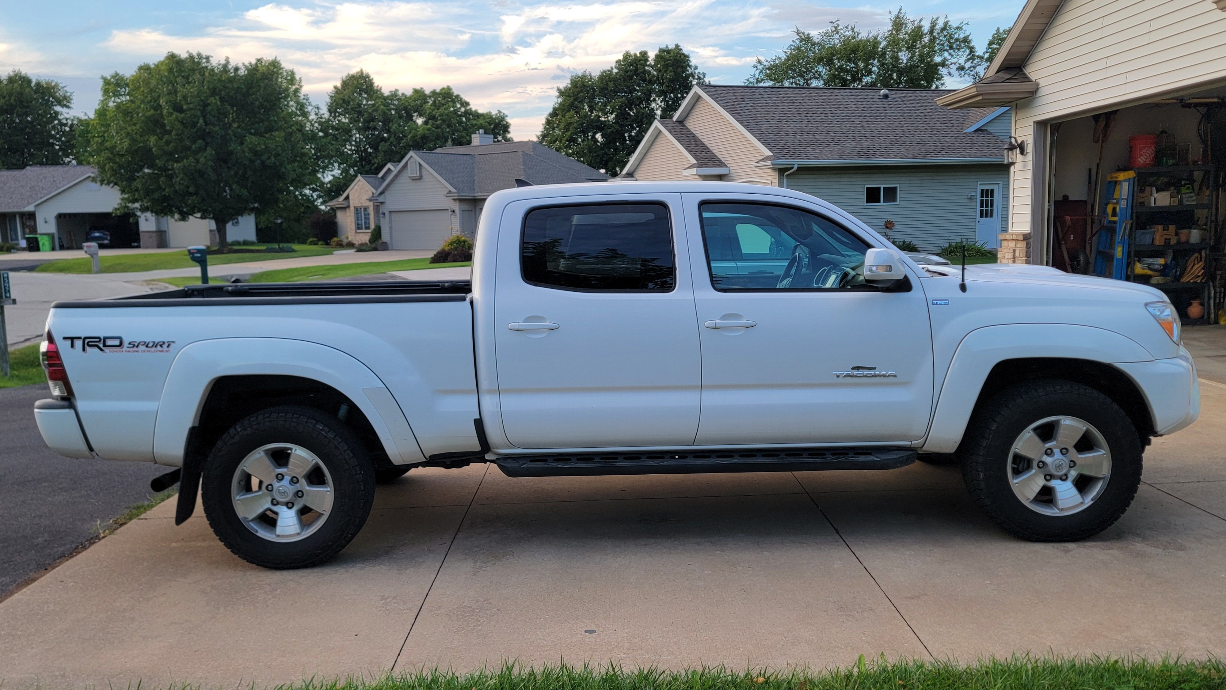 Used 2014 Toyota Tacoma 4x4 Double Cab w/ TRD Sport Package image 5