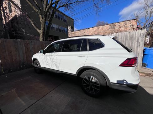 Used 2020 Volkswagen Tiguan SE w/ Panoramic Sunroof Package image 5