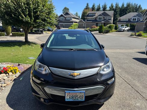 Used 2018 Chevrolet Bolt Premier w/ Driver Confidence II Package FWD image 5