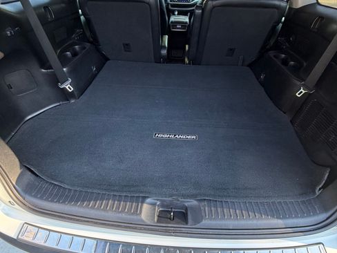 Used 2015 Toyota Highlander XLE image 6