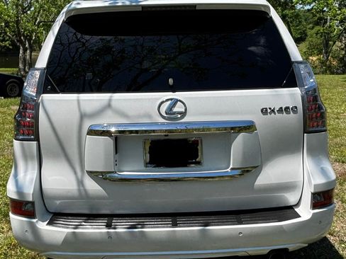 Used 2017 Lexus GX 460 image 8