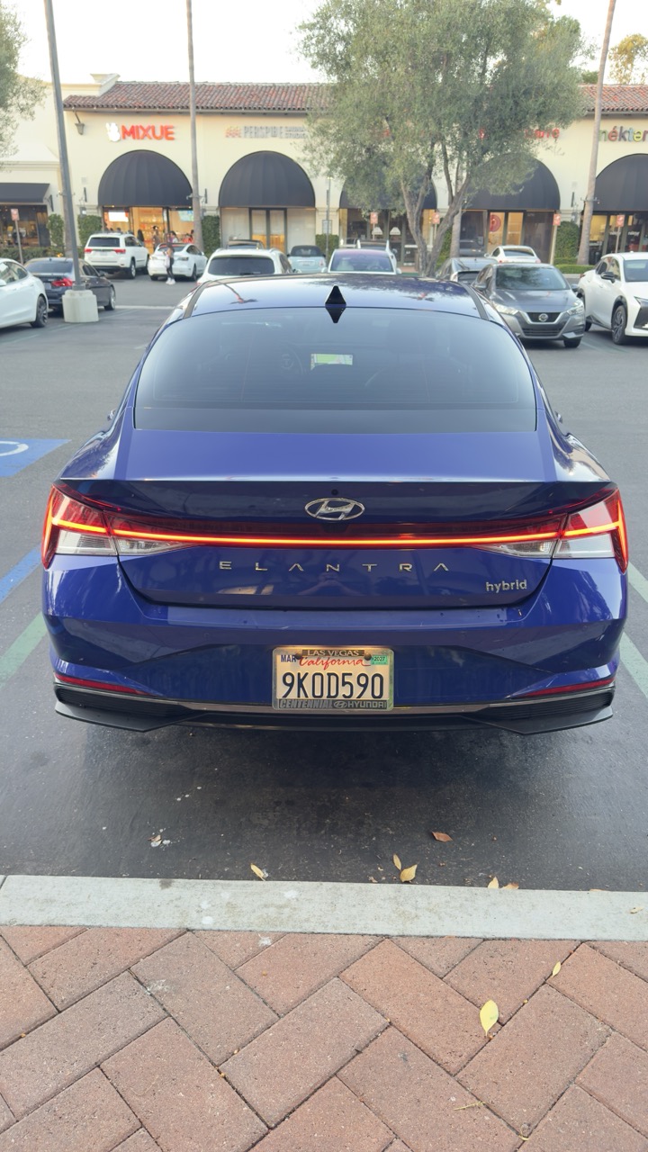 Used 2023 Hyundai Elantra Limited FWD image 4