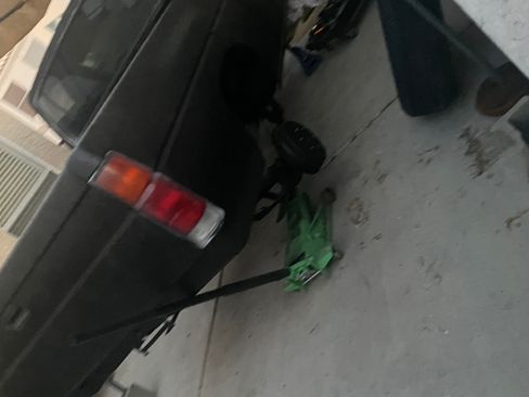 Used 1993 Nissan Pickup 2WD Regular Cab image 2