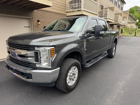 Used 2019 Ford F250 XLT AWD/4WD image 1