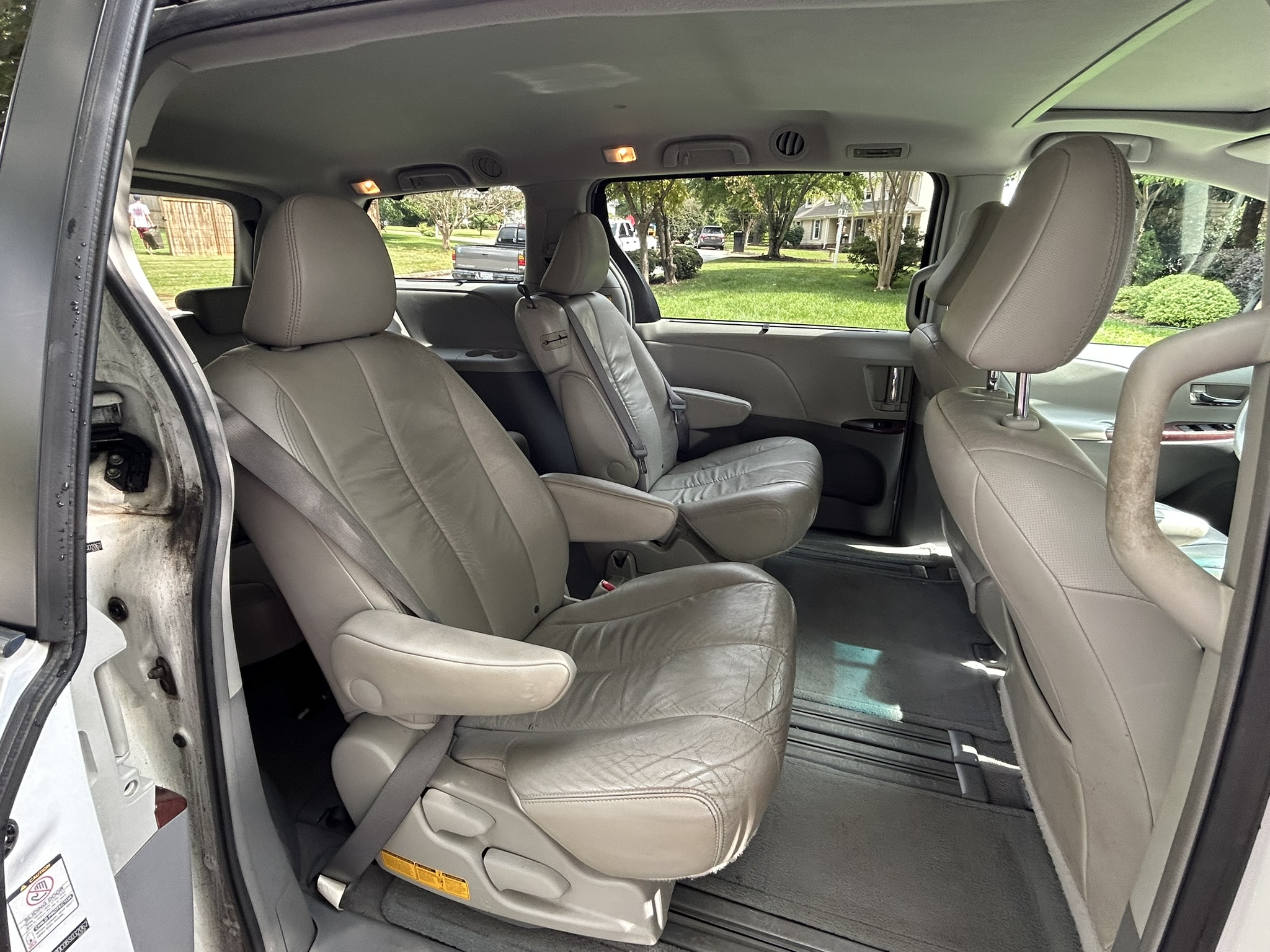 Used 2011 Toyota Sienna XLE FWD image 19