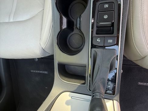 Used 2016 Hyundai Sonata Limited w/ Option Group 02 FWD image 8
