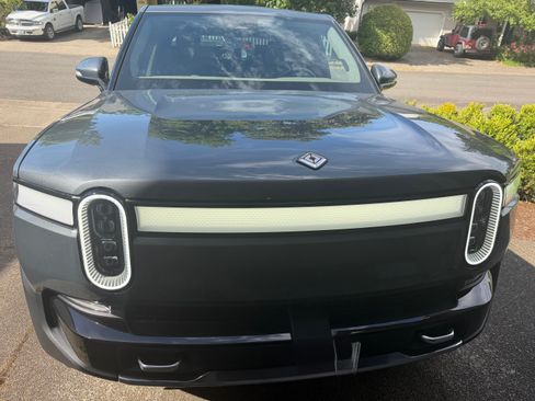 Used 2023 Rivian R1T Adventure AWD/4WD image 1