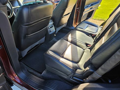 Used 2015 Ford Explorer XLT w/ Equipment Group 202B image 12